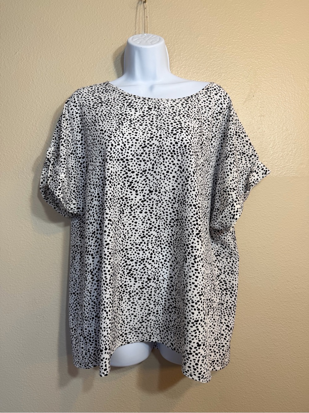 Emery Rose Women's Black and White Dalmatian Print Blouse